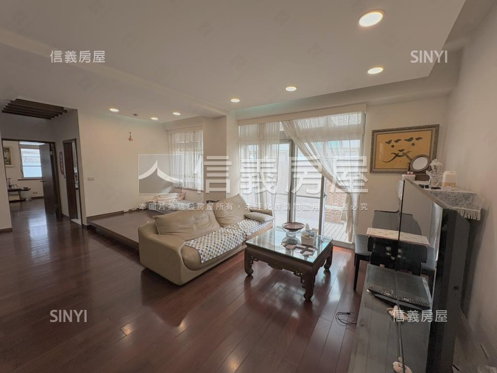 爵堡一樓稀有庭園房屋室內格局與周邊環境