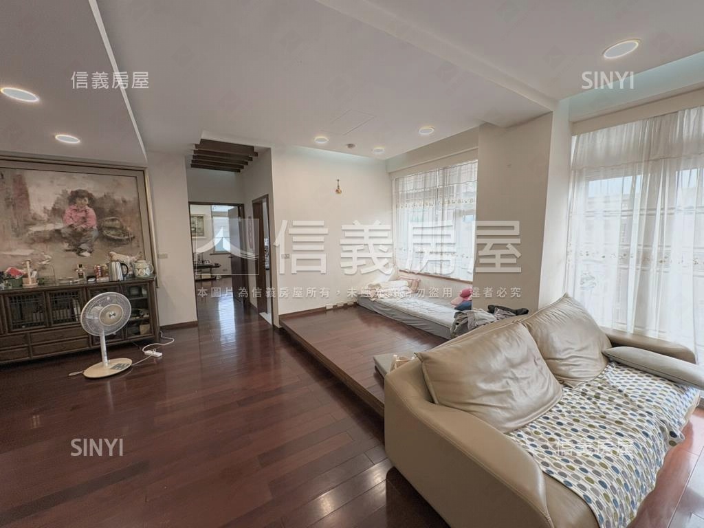 爵堡一樓稀有庭園房屋室內格局與周邊環境