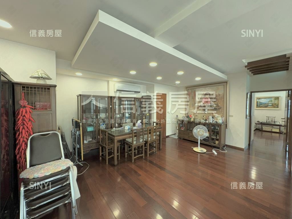 爵堡一樓稀有庭園房屋室內格局與周邊環境