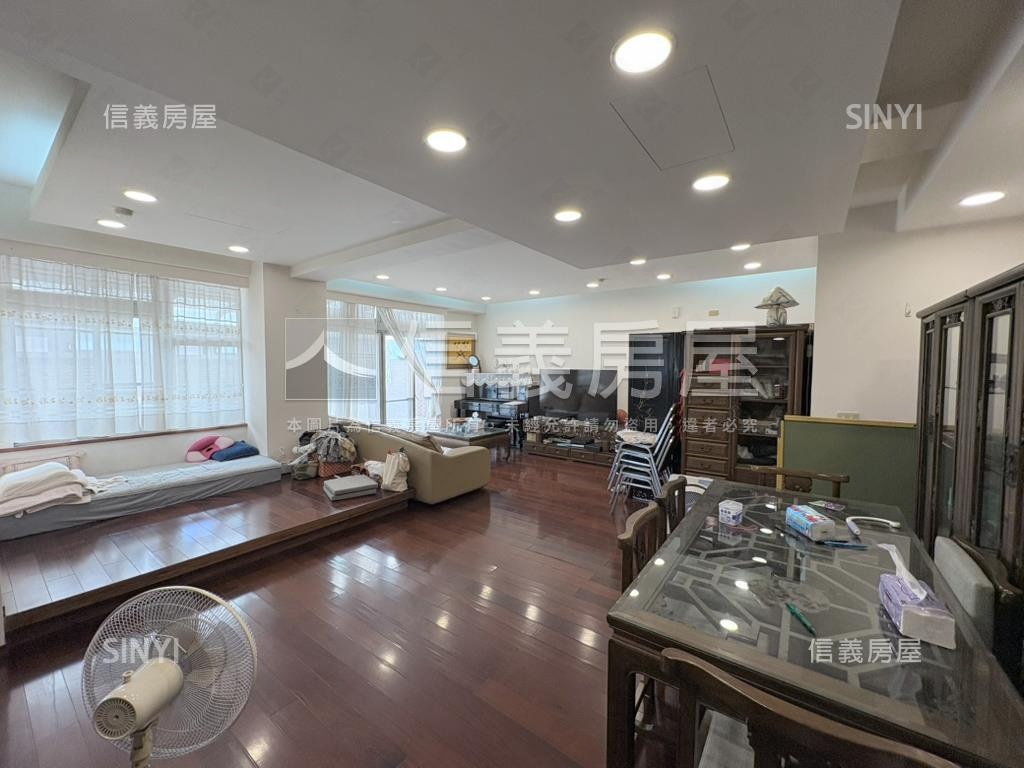 爵堡一樓稀有庭園房屋室內格局與周邊環境