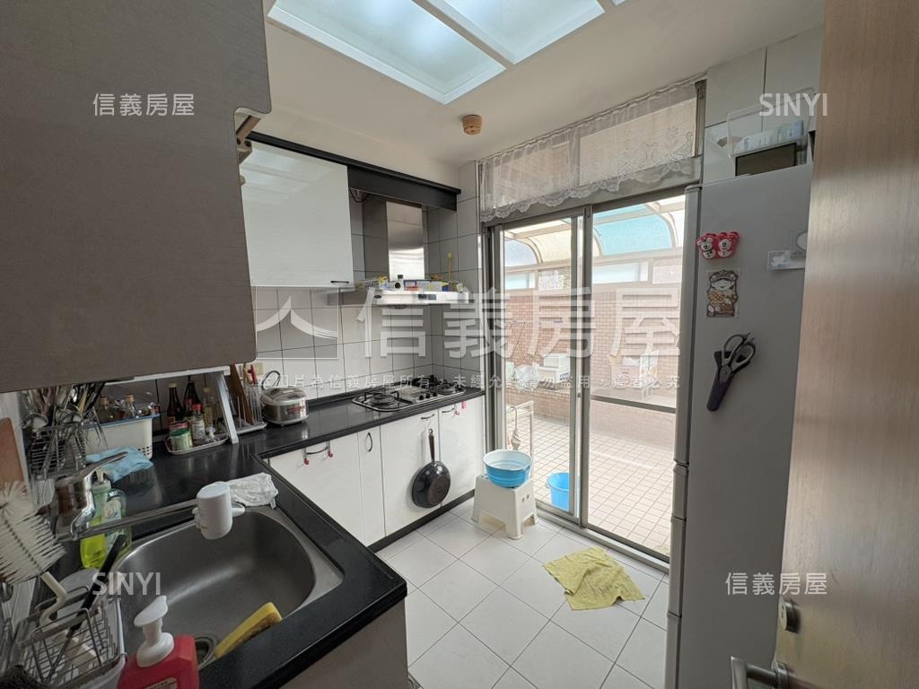 爵堡一樓稀有庭園房屋室內格局與周邊環境