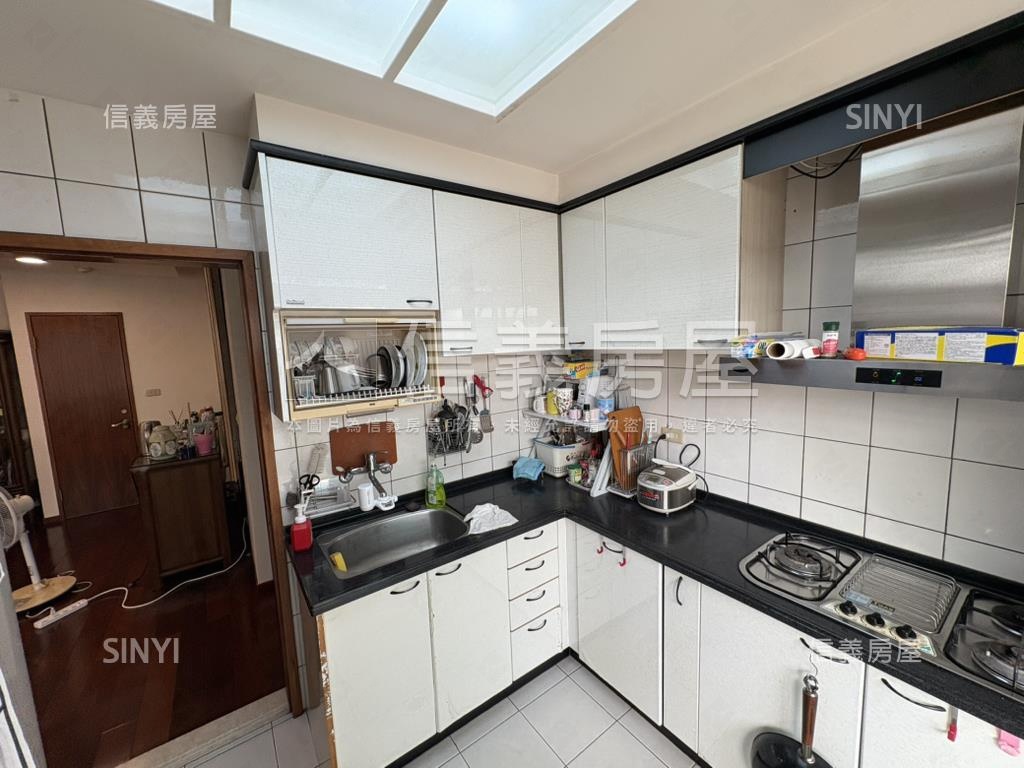 爵堡一樓稀有庭園房屋室內格局與周邊環境