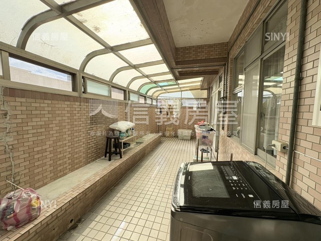 爵堡一樓稀有庭園房屋室內格局與周邊環境