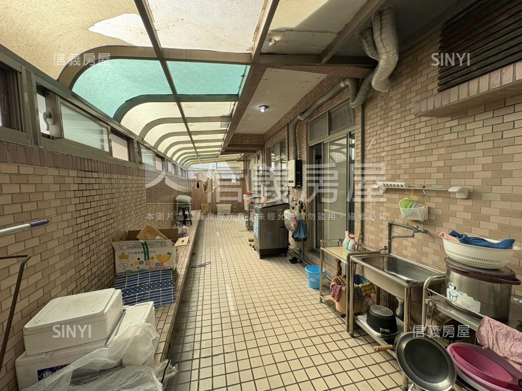 爵堡一樓稀有庭園房屋室內格局與周邊環境