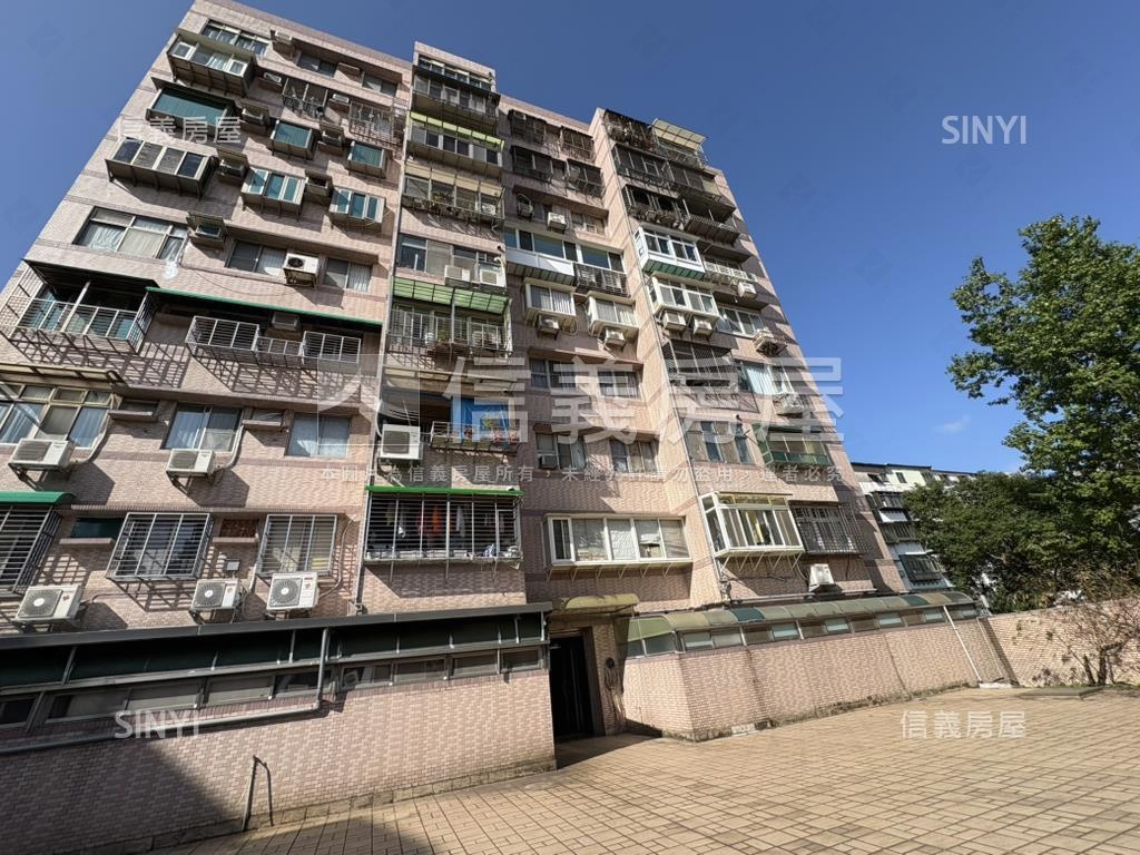 爵堡一樓稀有庭園房屋室內格局與周邊環境