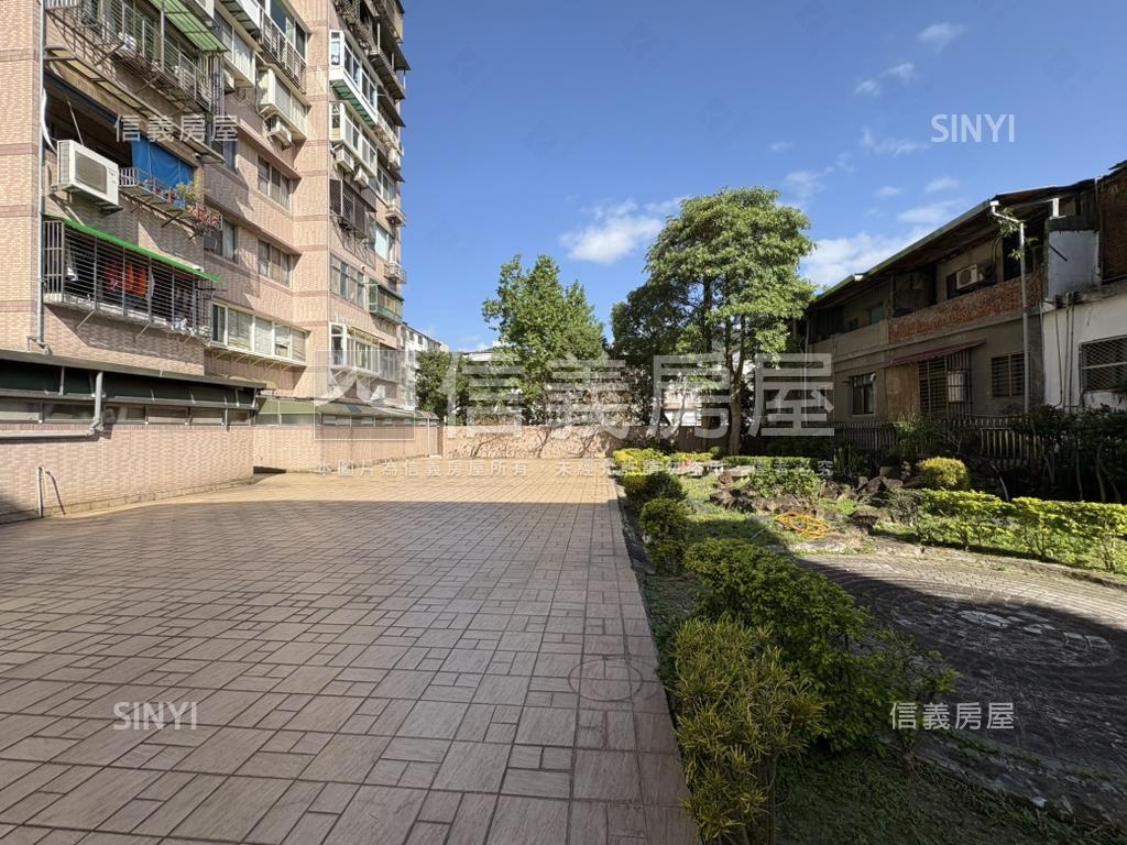 爵堡一樓稀有庭園房屋室內格局與周邊環境