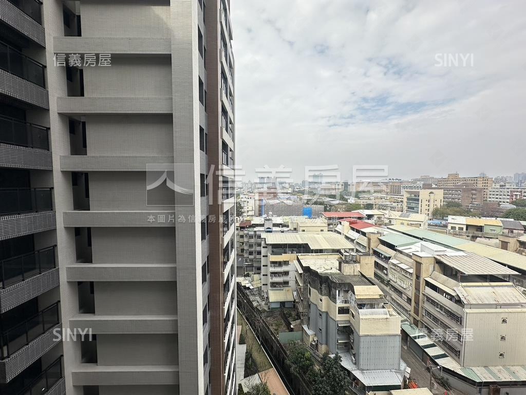 興大之櫻１０樓戶平面車位房屋室內格局與周邊環境