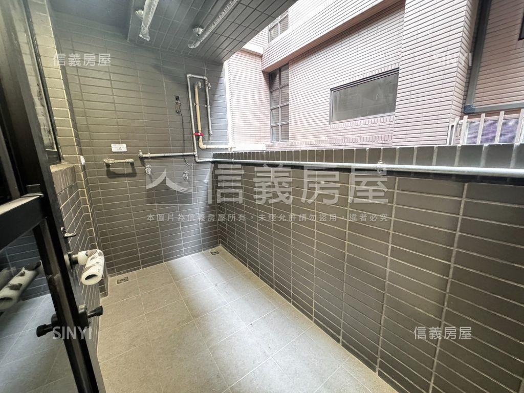 寶台Ａ１７精美三房車位房屋室內格局與周邊環境