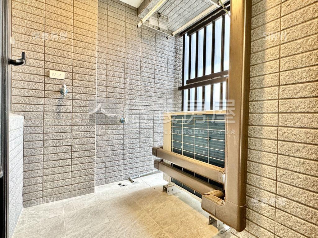 【美術館】首排三房平車房屋室內格局與周邊環境