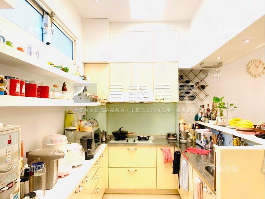 近科博館大面寬裝潢透天房屋室內格局與周邊環境