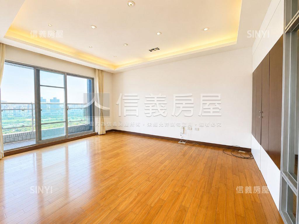 天琴美景三房車位房屋室內格局與周邊環境