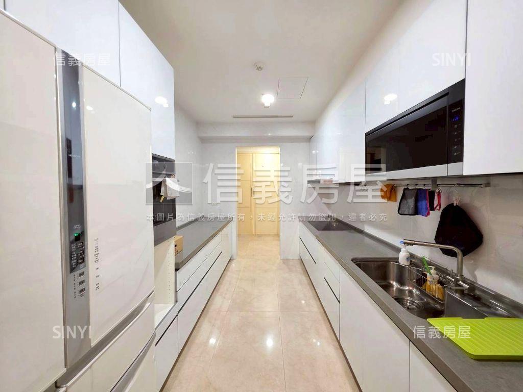 鄰歌劇院四房雙主臥裝潢戶房屋室內格局與周邊環境