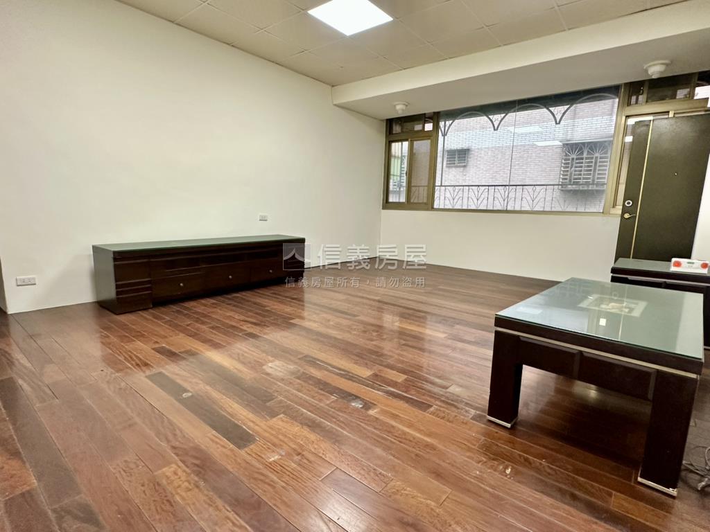 學成邊間方正美寓房屋室內格局與周邊環境