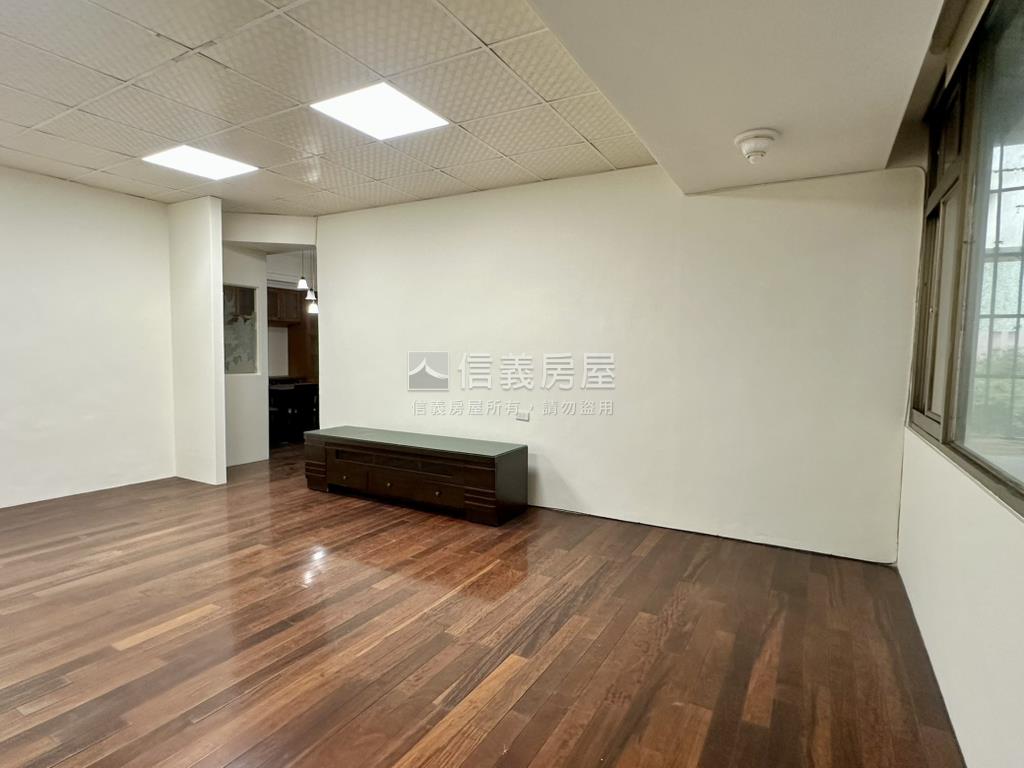 學成邊間方正美寓房屋室內格局與周邊環境