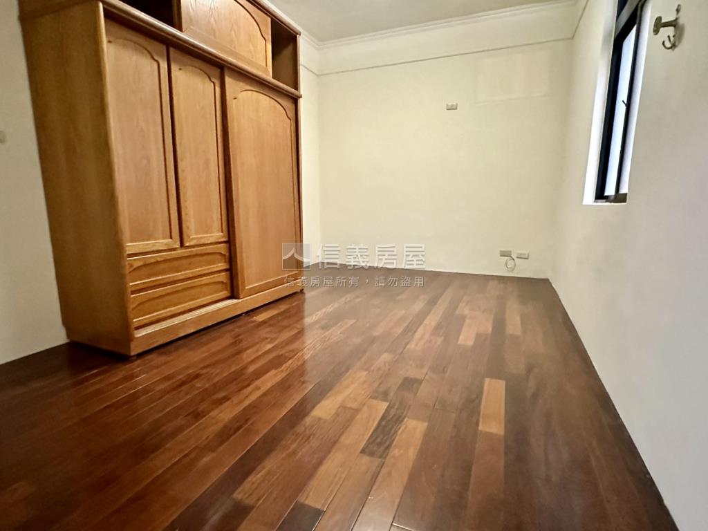 學成邊間方正美寓房屋室內格局與周邊環境