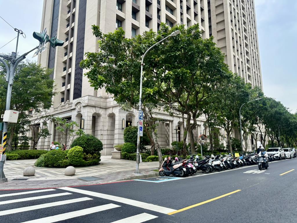 學成邊間方正美寓房屋室內格局與周邊環境