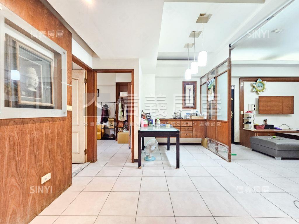 Ｅ級棒千萬內三房平面車位房屋室內格局與周邊環境