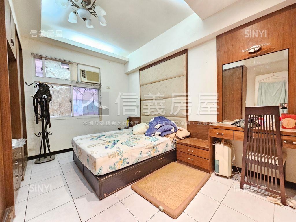 Ｅ級棒千萬內三房平面車位房屋室內格局與周邊環境