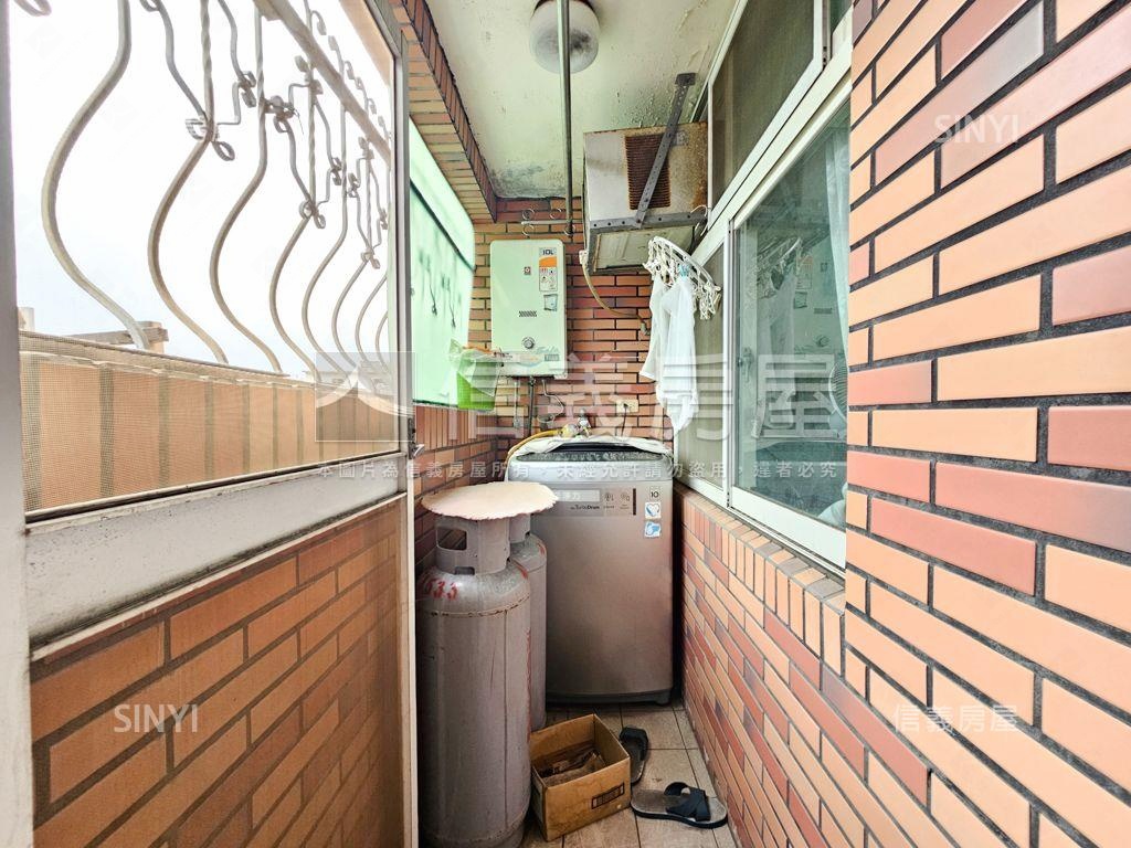 Ｅ級棒千萬內三房平面車位房屋室內格局與周邊環境