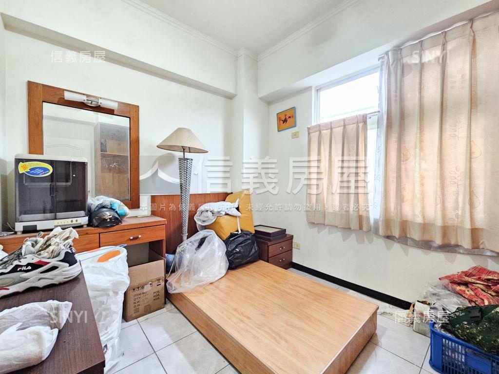 Ｅ級棒千萬內三房平面車位房屋室內格局與周邊環境