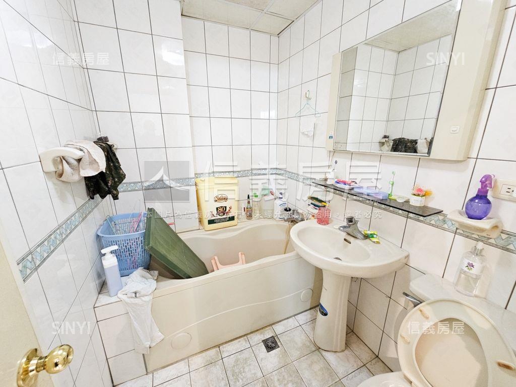 Ｅ級棒千萬內三房平面車位房屋室內格局與周邊環境