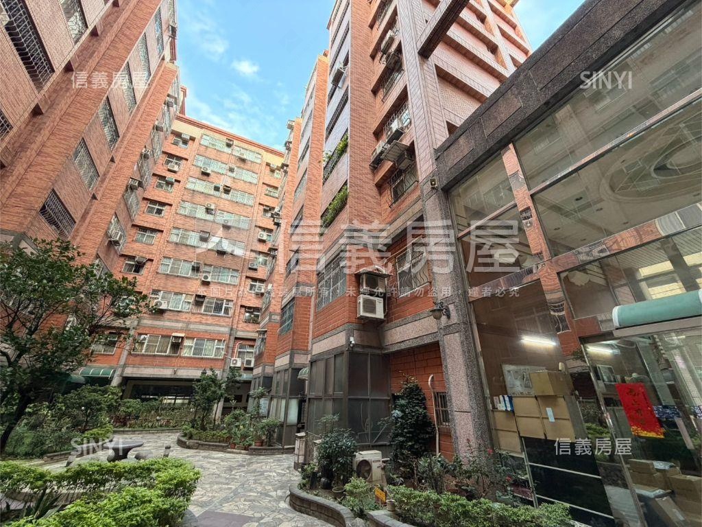 Ｅ級棒千萬內三房平面車位房屋室內格局與周邊環境