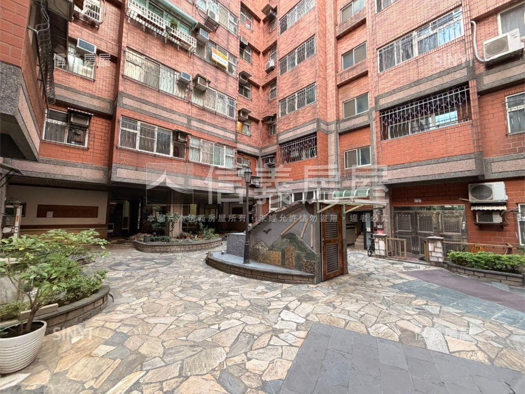 Ｅ級棒千萬內三房平面車位房屋室內格局與周邊環境