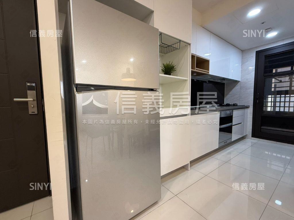 新東區稀有朝南三房平車房屋室內格局與周邊環境