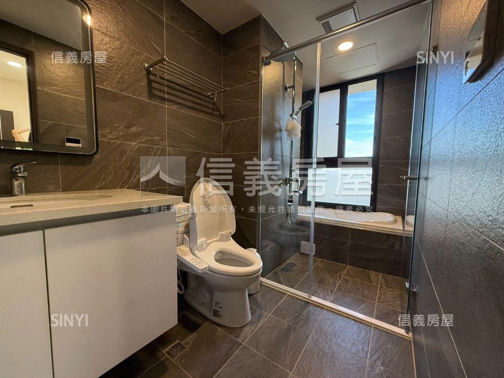 新東區稀有朝南三房平車房屋室內格局與周邊環境