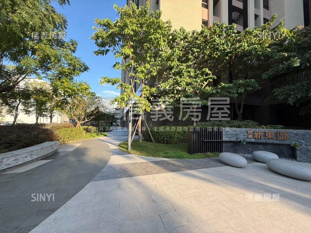 新東區稀有朝南三房平車房屋室內格局與周邊環境