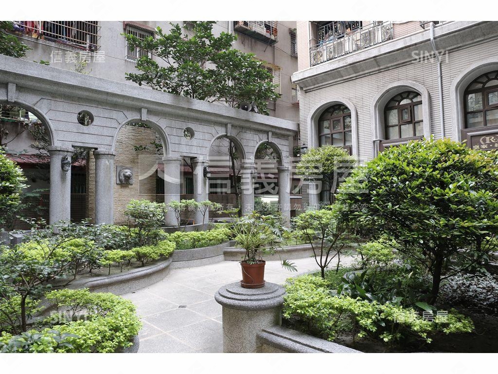 萬大線皇家˙挑高金店面房屋室內格局與周邊環境