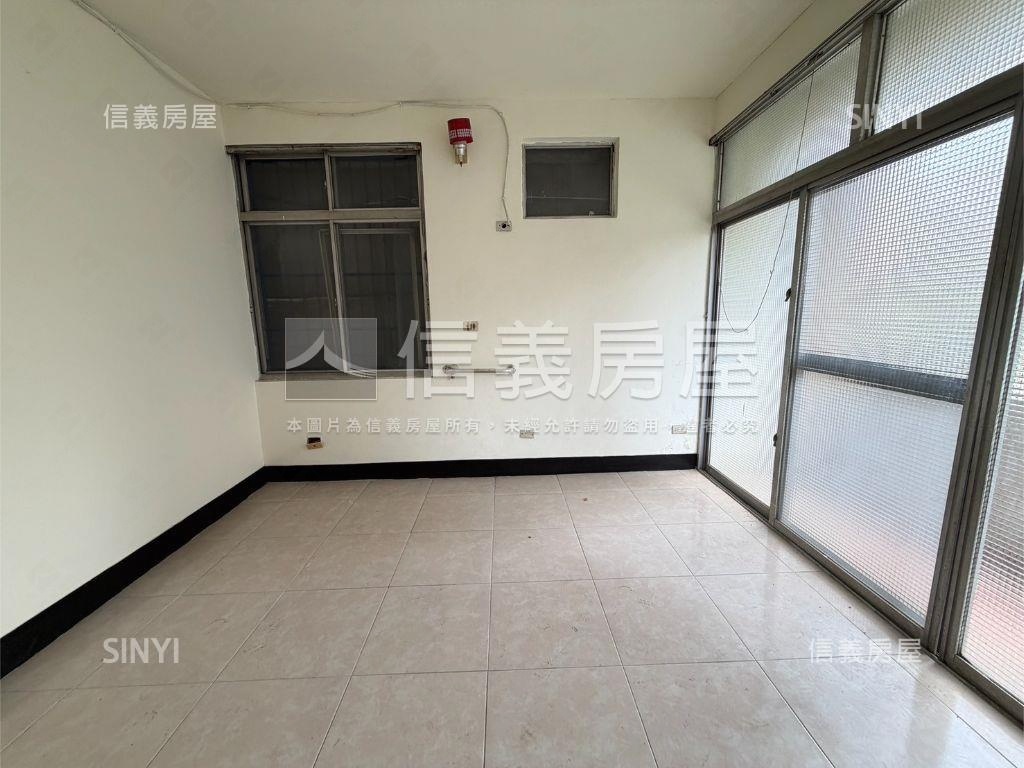 建國國小旁捷運三樓大公寓房屋室內格局與周邊環境