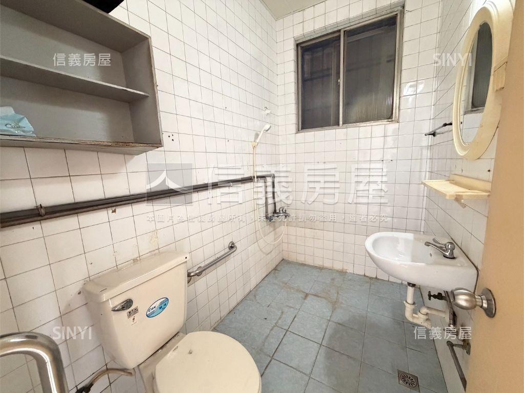 建國國小旁捷運三樓大公寓房屋室內格局與周邊環境