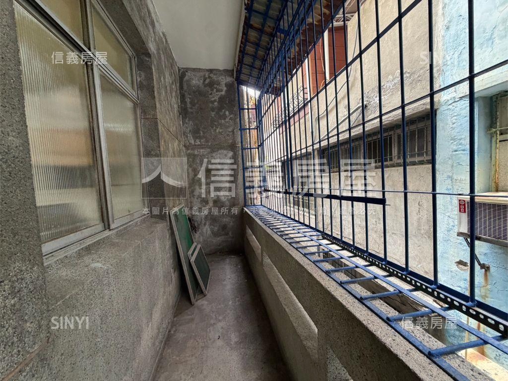 建國國小旁捷運三樓大公寓房屋室內格局與周邊環境