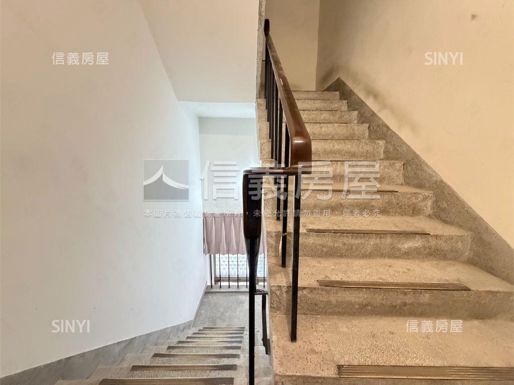 建國國小旁捷運三樓大公寓房屋室內格局與周邊環境