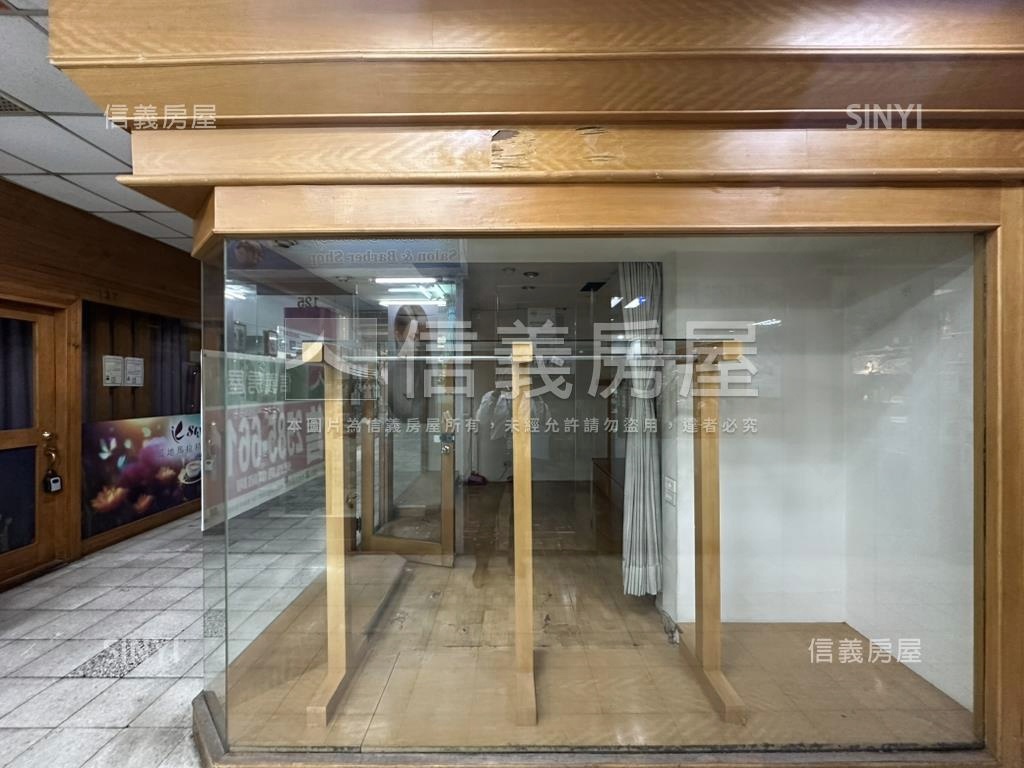 中山北路人潮創業金店面房屋室內格局與周邊環境
