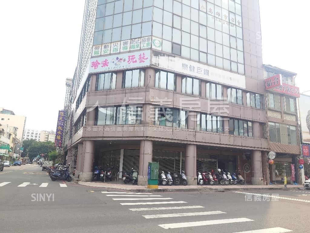 輕軌星巴克旁地下室店鋪房屋室內格局與周邊環境