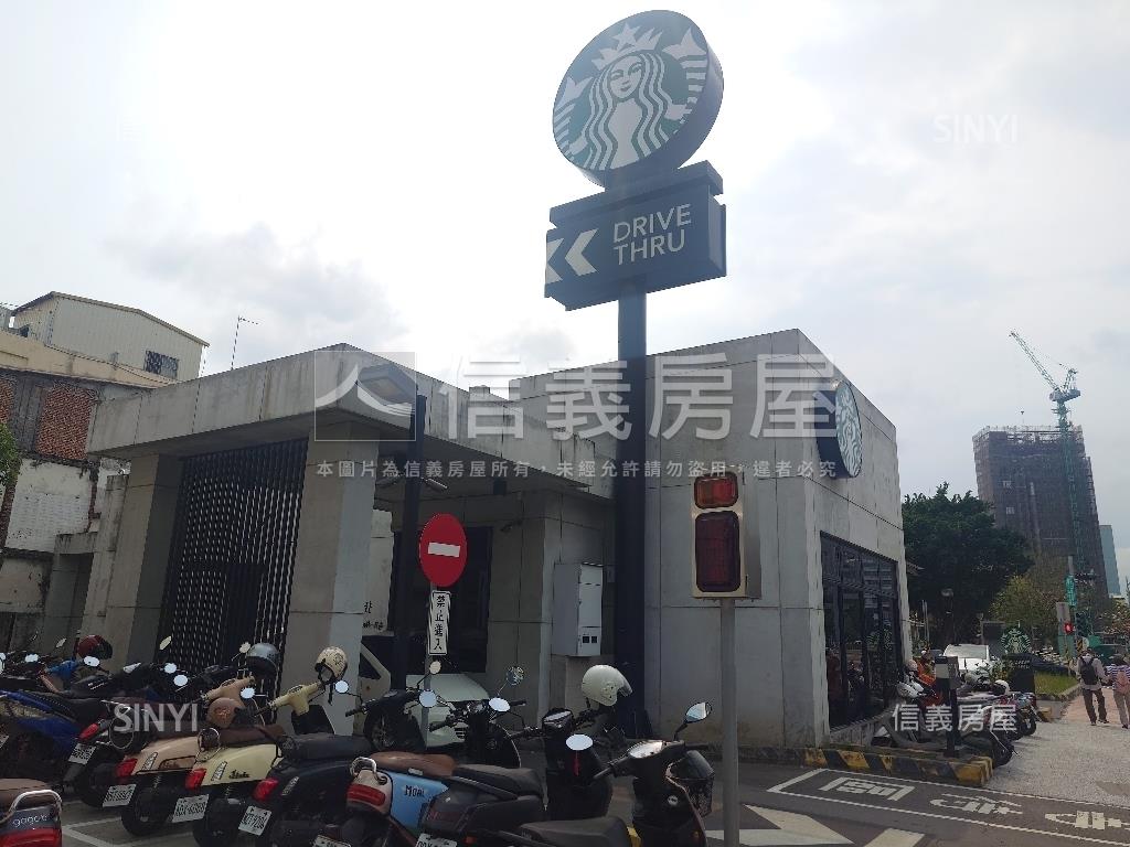 輕軌星巴克旁地下室店鋪房屋室內格局與周邊環境