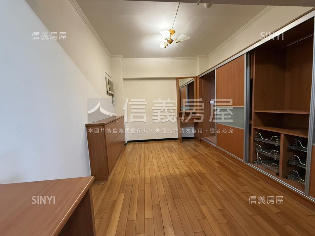 揚名三房附車位房屋室內格局與周邊環境