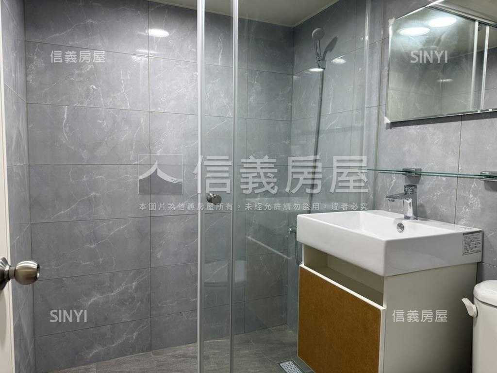 揚名三房附車位房屋室內格局與周邊環境