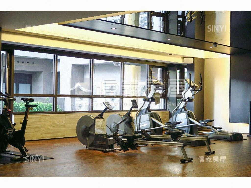 出價談！捷運２房２衛車位房屋室內格局與周邊環境