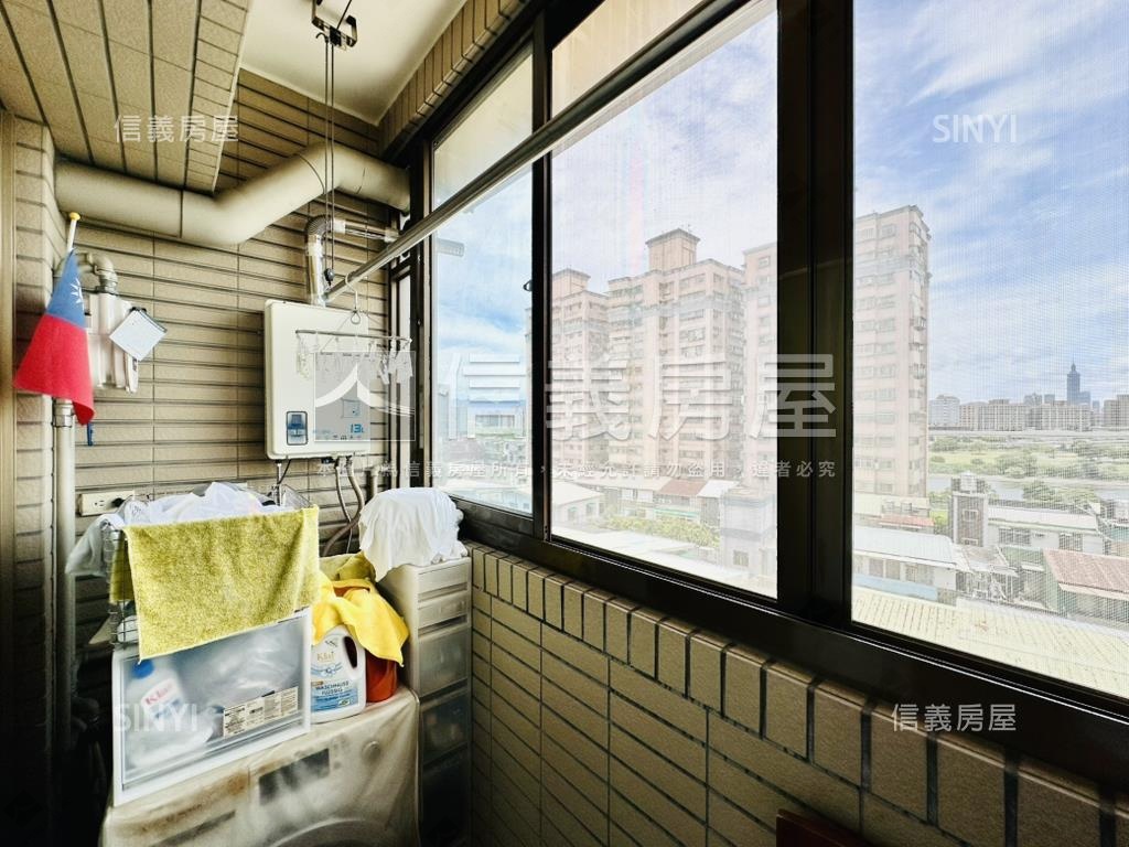 極鼎邊間電梯兩房車位房屋室內格局與周邊環境