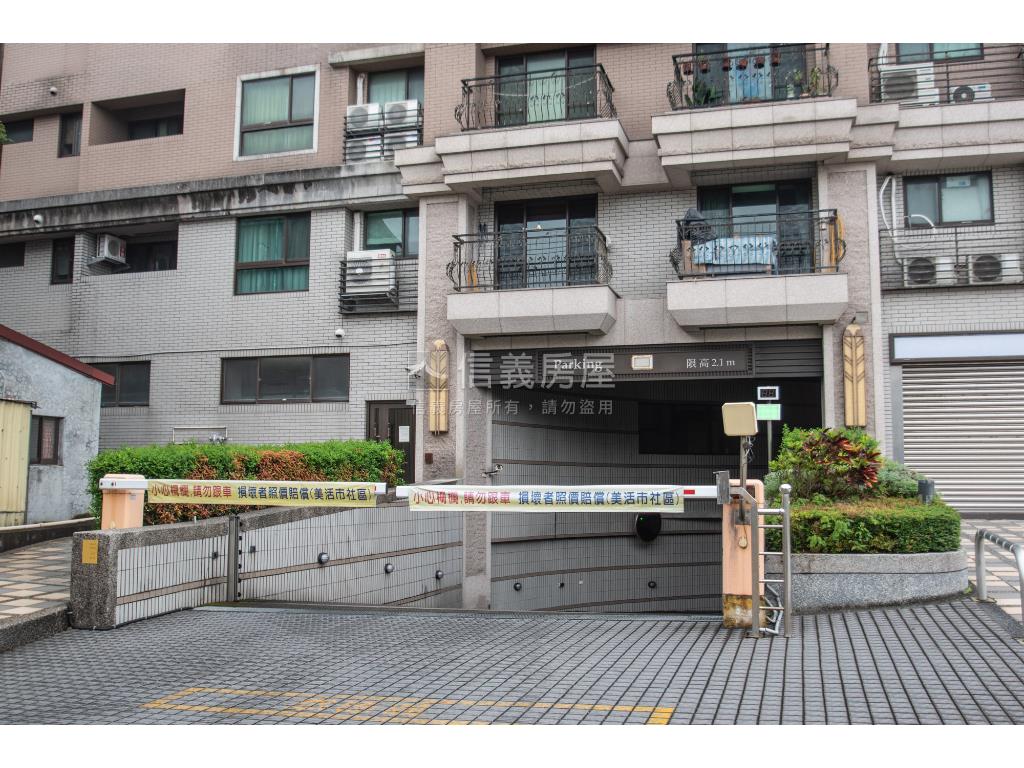 美活市坡道平面車位房屋室內格局與周邊環境