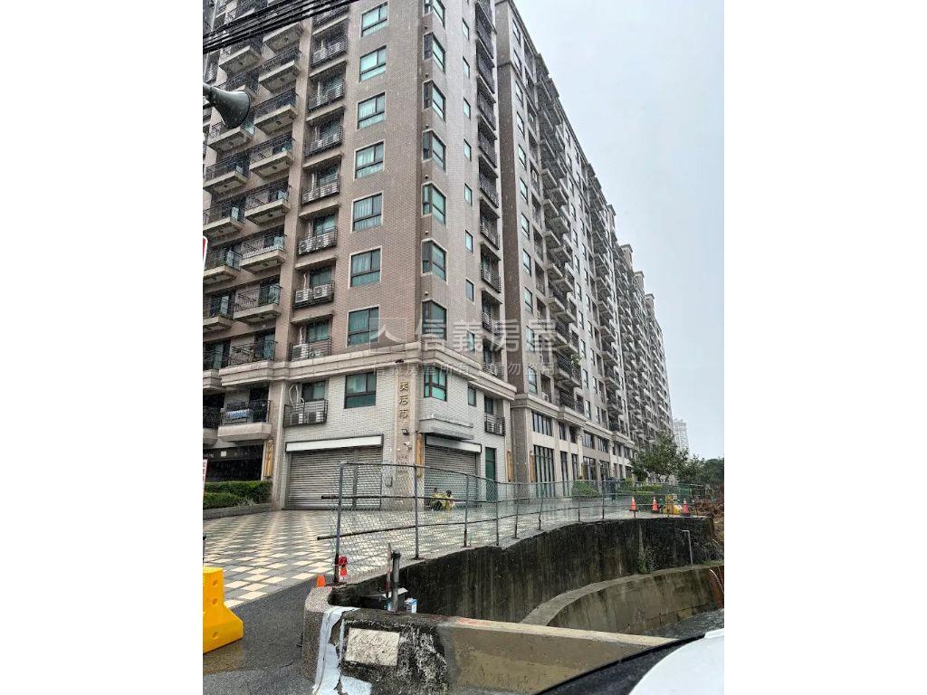 美活市坡道平面車位房屋室內格局與周邊環境