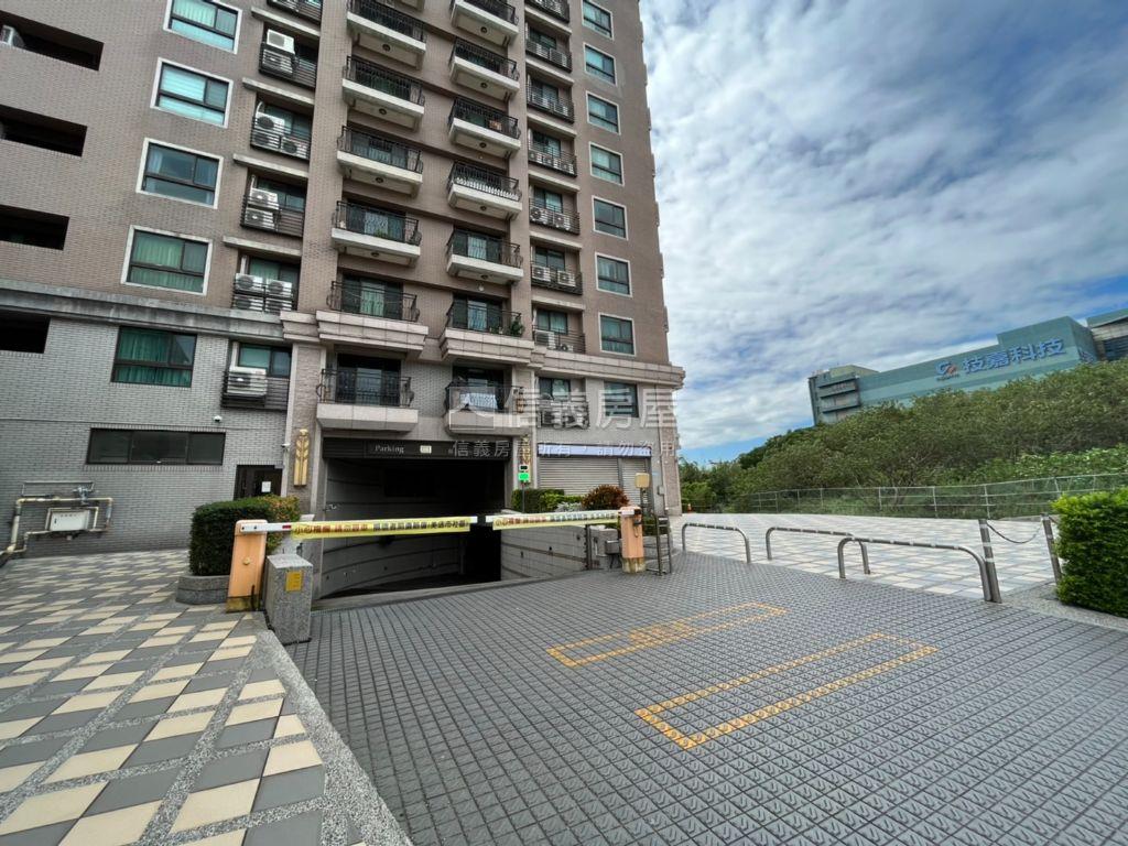 美活市坡道平面車位房屋室內格局與周邊環境