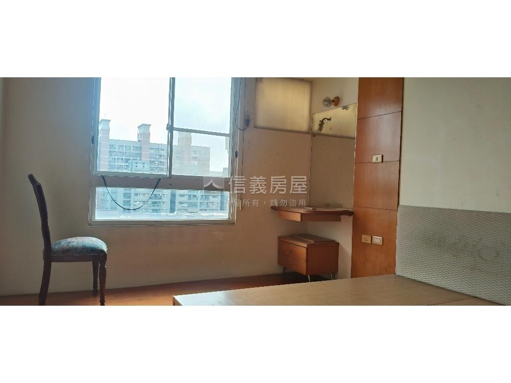 南區２房平面車位稀有釋出房屋室內格局與周邊環境