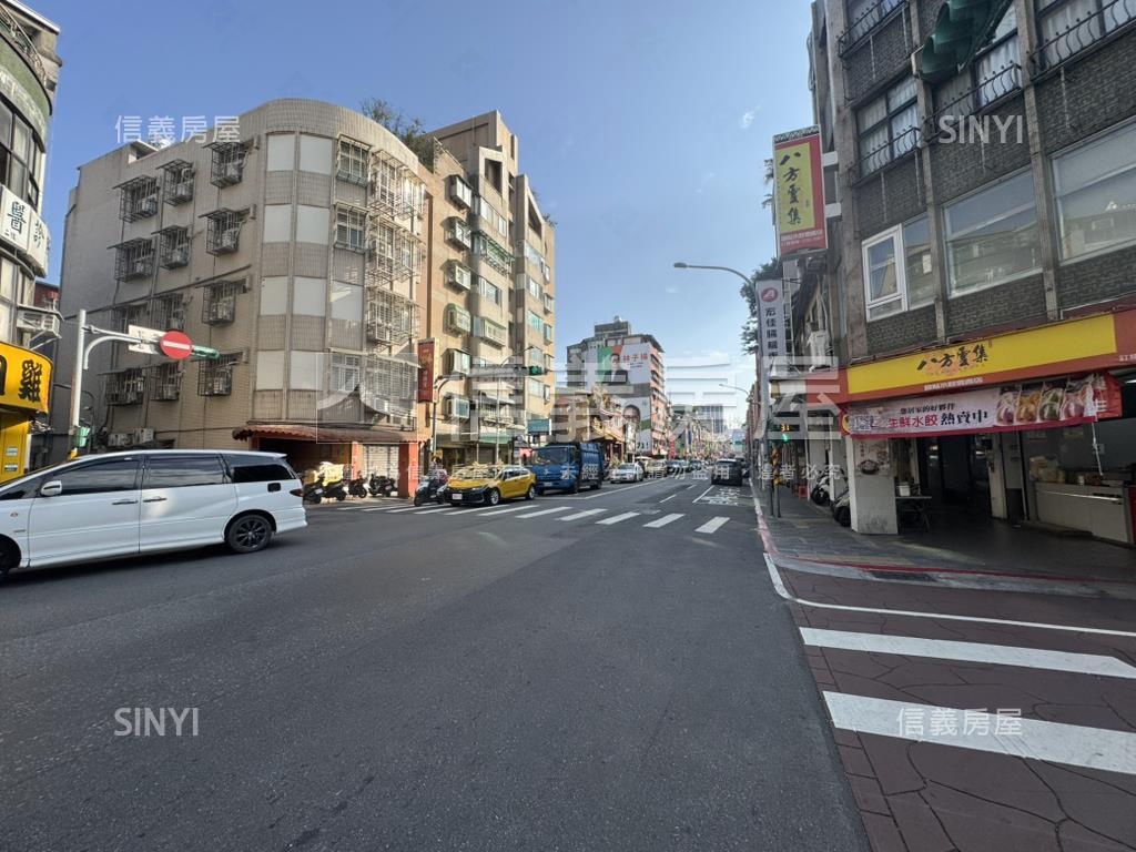 延三稀有釋出三角窗房屋室內格局與周邊環境