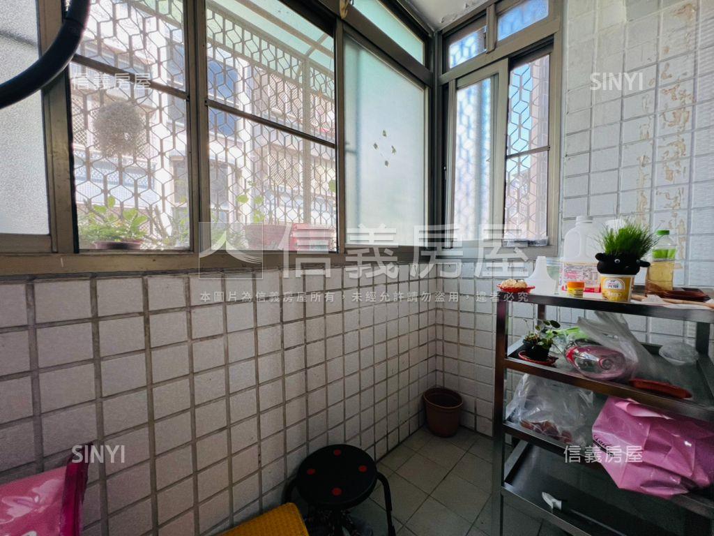 近鳳山車站學區宅三房平車房屋室內格局與周邊環境