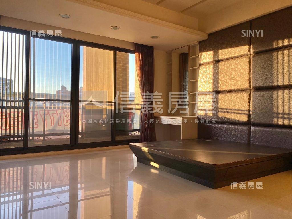 臨路大面寬質感透天房屋室內格局與周邊環境