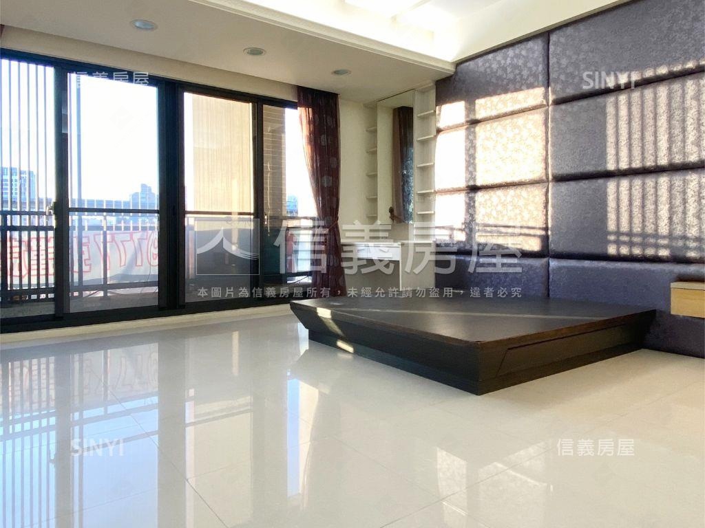 臨路大面寬質感透天房屋室內格局與周邊環境